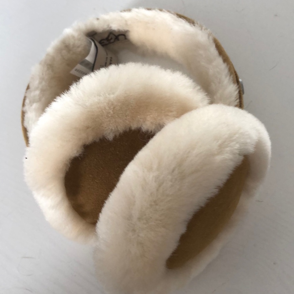 Ugg earmuffs, never worn. A gift I never used!